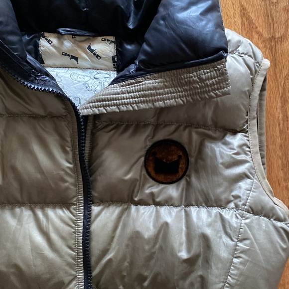 Great puffer that can be go with anything. Brown and black. Unique. - Picture 2 of 4